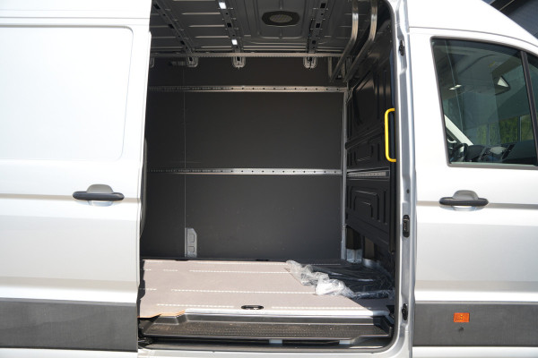 Volkswagen Crafter 35 2.0 TDI L4H3 140pk Automaat - ACC - LED - Geveerde Stoel - Carplay - Camera - Betimmering - Rijklaar