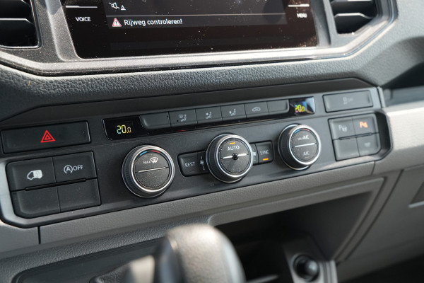 Volkswagen Crafter 35 2.0 TDI L4H3 140pk Automaat - ACC - LED - Geveerde Stoel - Carplay - Camera - Betimmering - Rijklaar