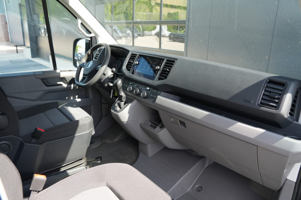 Volkswagen Crafter 35 2.0 TDI L4H3 140pk Automaat - ACC - LED - Geveerde Stoel - Carplay - Camera - Betimmering - Rijklaar