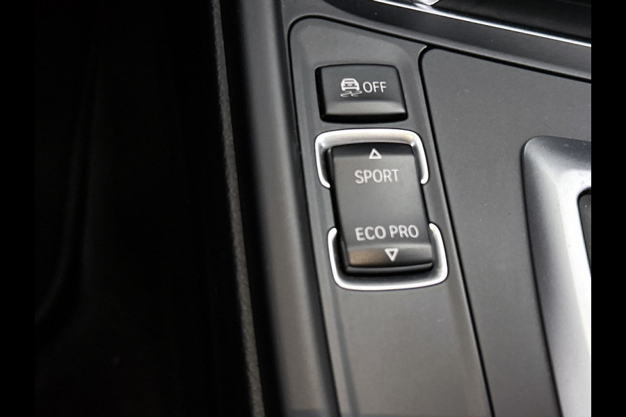 BMW 3 Serie Touring 318i M Sport Corporate Lease Automaat (GROOT-NAVIGATIE, TREKHAAK, STOELVERWARMING, LED, GOED ONDERHOUDEN)