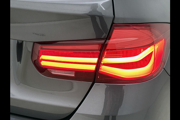BMW 3 Serie Touring 318i M Sport Corporate Lease Automaat (GROOT-NAVIGATIE, TREKHAAK, STOELVERWARMING, LED, GOED ONDERHOUDEN)