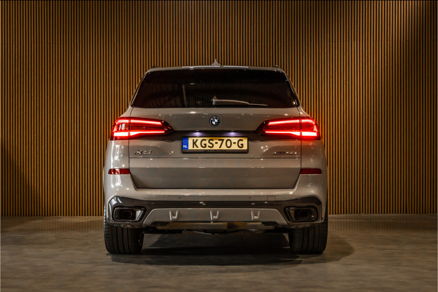 BMW X5 xDrive45e M-Sport | Panorama | Laser | H&K | Trekhaak | Carbon | ACC | Massage | Stoelventilatie | Nardo Grey | Dealer onderhouden