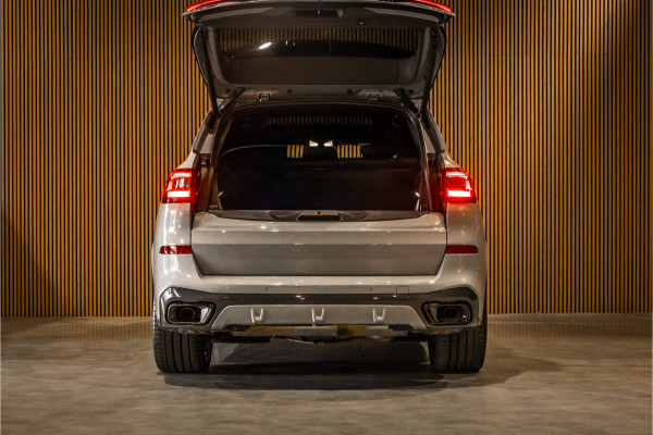 BMW X5 xDrive45e M-Sport | Panorama | Laser | H&K | Trekhaak | Carbon | ACC | Massage | Stoelventilatie | Nardo Grey | Dealer onderhouden