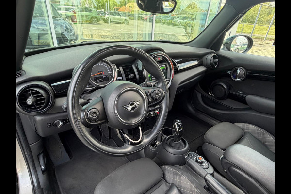 MINI Mini 1.5 Cooper Pepper | Panoramadak | Cruise Control | Apple Carplay | Navigatie | Climate Control | NAP | Dealer Onderhouden | Keyless | Automaat