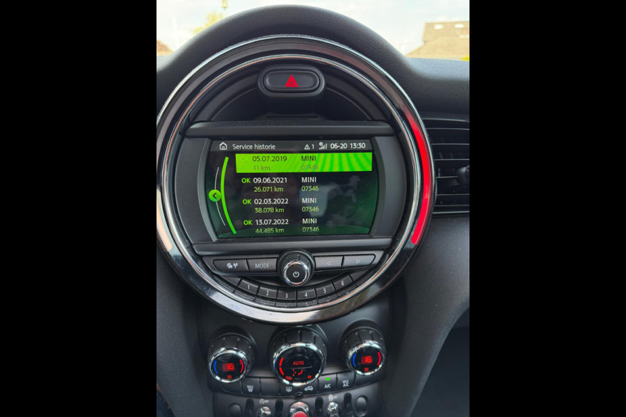 MINI Mini 1.5 Cooper Pepper | Panoramadak | Cruise Control | Apple Carplay | Navigatie | Climate Control | NAP | Dealer Onderhouden | Keyless | Automaat