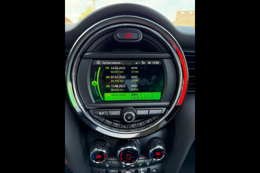 MINI Mini 1.5 Cooper Pepper | Panoramadak | Cruise Control | Apple Carplay | Navigatie | Climate Control | NAP | Dealer Onderhouden | Keyless | Automaat