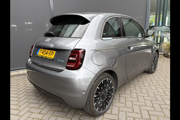 Fiat 500 La Prima by bocelli 42 kWh full option Achteruitrijcamera - Airco - Apple carplay - Navigatie - Parkeersensoren - Panorama dak - Stoelverwarming - Cruise control - Dodehoek detector - Elektrische ramen - Led verlichting - Bluetoot - Keyless start - Stuur leder - Stuur multifunctioneel - Licht metalen velgen 17 inch