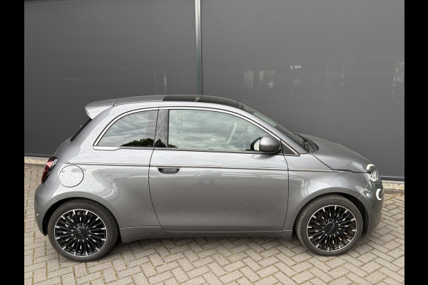Fiat 500 La Prima by bocelli 42 kWh full option Achteruitrijcamera - Airco - Apple carplay - Navigatie - Parkeersensoren - Panorama dak - Stoelverwarming - Cruise control - Dodehoek detector - Elektrische ramen - Led verlichting - Bluetoot - Keyless start - Stuur leder - Stuur multifunctioneel - Licht metalen velgen 17 inch