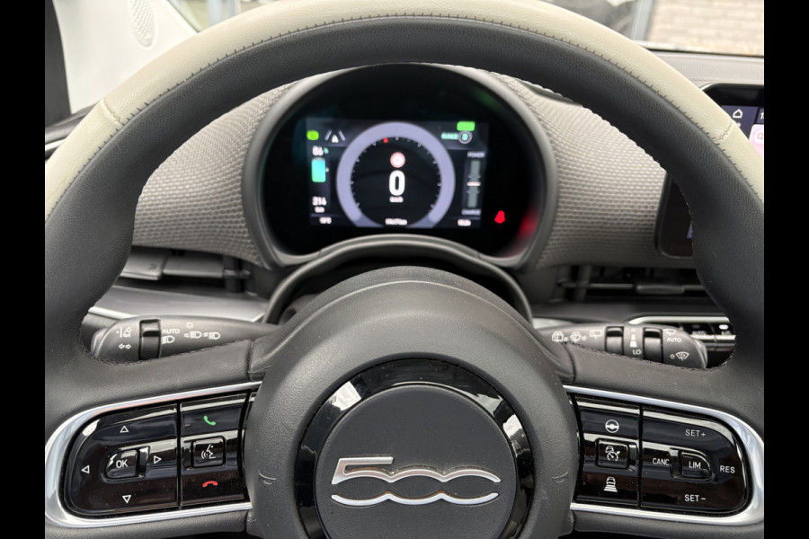 Fiat 500 La Prima by bocelli 42 kWh full option Achteruitrijcamera - Airco - Apple carplay - Navigatie - Parkeersensoren - Panorama dak - Stoelverwarming - Cruise control - Dodehoek detector - Elektrische ramen - Led verlichting - Bluetoot - Keyless start - Stuur leder - Stuur multifunctioneel - Licht metalen velgen 17 inch