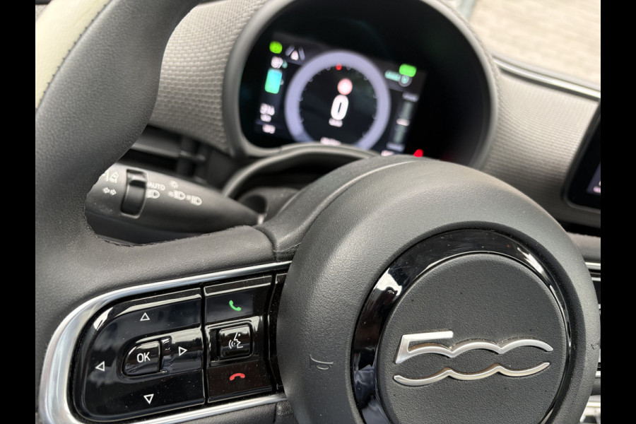 Fiat 500 La Prima by bocelli 42 kWh full option Achteruitrijcamera - Airco - Apple carplay - Navigatie - Parkeersensoren - Panorama dak - Stoelverwarming - Cruise control - Dodehoek detector - Elektrische ramen - Led verlichting - Bluetoot - Keyless start - Stuur leder - Stuur multifunctioneel - Licht metalen velgen 17 inch
