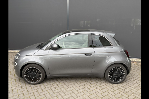 Fiat 500 La Prima by bocelli 42 kWh full option Achteruitrijcamera - Airco - Apple carplay - Navigatie - Parkeersensoren - Panorama dak - Stoelverwarming - Cruise control - Dodehoek detector - Elektrische ramen - Led verlichting - Bluetoot - Keyless start - Stuur leder - Stuur multifunctioneel - Licht metalen velgen 17 inch