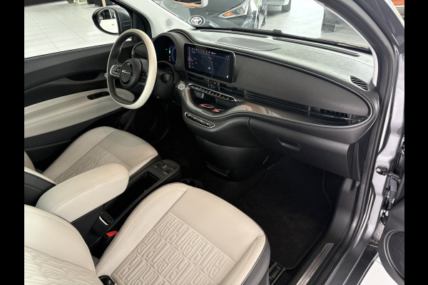 Fiat 500 La Prima by bocelli 42 kWh full option Achteruitrijcamera - Airco - Apple carplay - Navigatie - Parkeersensoren - Panorama dak - Stoelverwarming - Cruise control - Dodehoek detector - Elektrische ramen - Led verlichting - Bluetoot - Keyless start - Stuur leder - Stuur multifunctioneel - Licht metalen velgen 17 inch