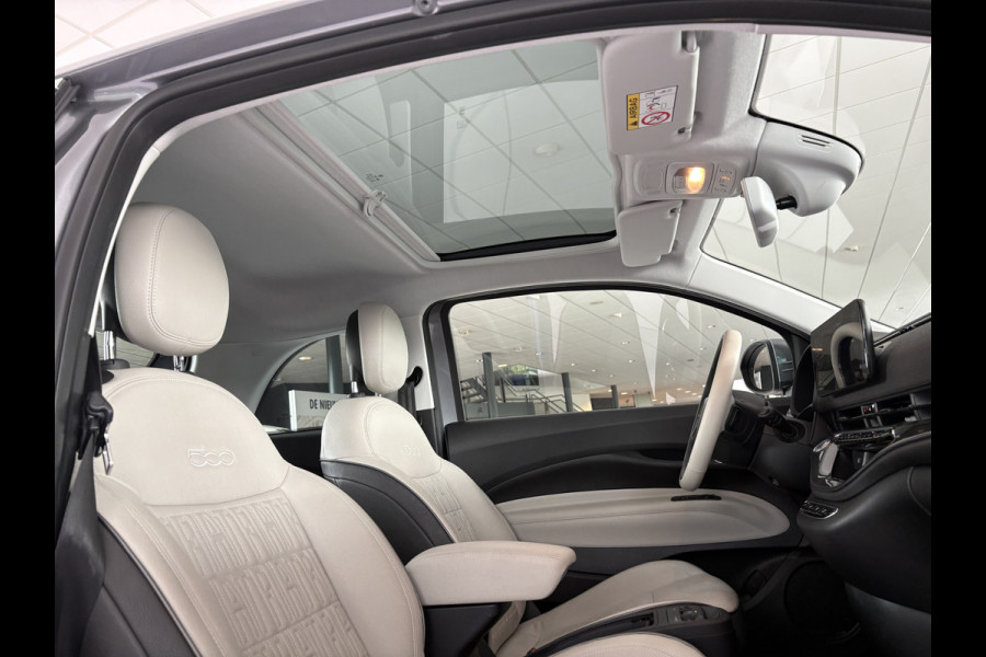 Fiat 500 La Prima by bocelli 42 kWh full option Achteruitrijcamera - Airco - Apple carplay - Navigatie - Parkeersensoren - Panorama dak - Stoelverwarming - Cruise control - Dodehoek detector - Elektrische ramen - Led verlichting - Bluetoot - Keyless start - Stuur leder - Stuur multifunctioneel - Licht metalen velgen 17 inch