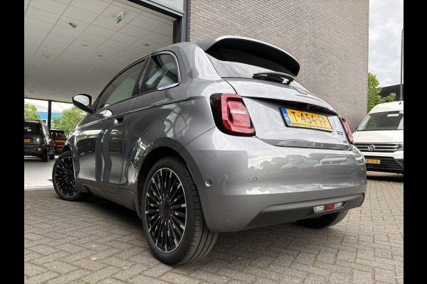 Fiat 500 La Prima by bocelli 42 kWh full option Achteruitrijcamera - Airco - Apple carplay - Navigatie - Parkeersensoren - Panorama dak - Stoelverwarming - Cruise control - Dodehoek detector - Elektrische ramen - Led verlichting - Bluetoot - Keyless start - Stuur leder - Stuur multifunctioneel - Licht metalen velgen 17 inch