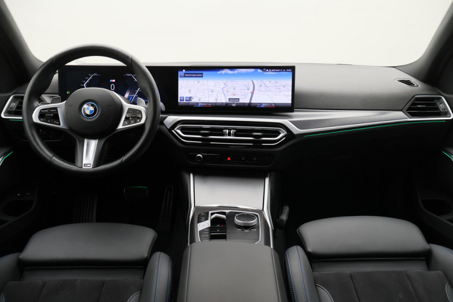 BMW 3 Serie Touring 320e M Sport Leder/Alcantara, Virtual Cockpit, LED, Elek. trekhaak, Apple Carplay, 18"