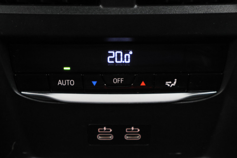 BMW 3 Serie Touring 320e M Sport Leder/Alcantara, Virtual Cockpit, LED, Elek. trekhaak, Apple Carplay, 18"