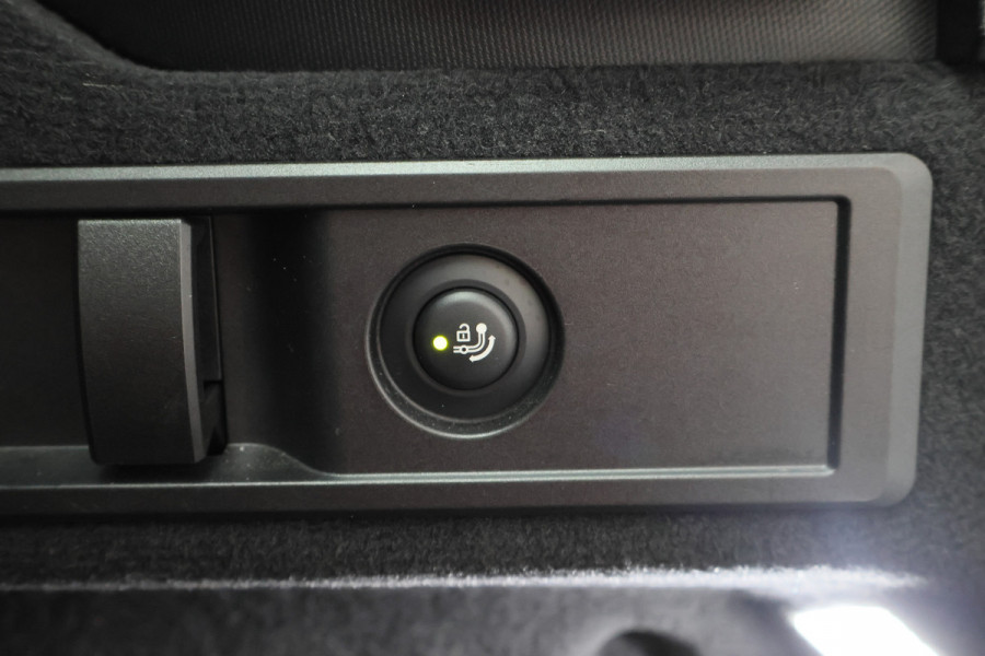 BMW 3 Serie Touring 320e M Sport Leder/Alcantara, Virtual Cockpit, LED, Elek. trekhaak, Apple Carplay, 18"