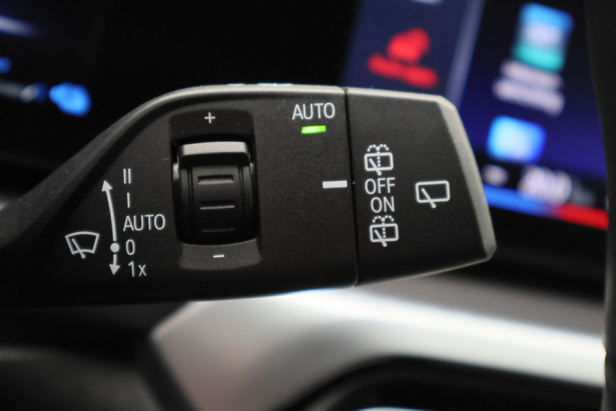 BMW 3 Serie Touring 320e M Sport Leder/Alcantara, Virtual Cockpit, LED, Elek. trekhaak, Apple Carplay, 18"