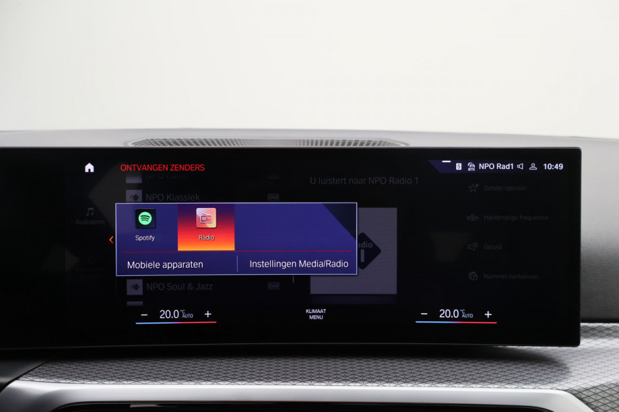 BMW 3 Serie Touring 320e M Sport Leder/Alcantara, Virtual Cockpit, LED, Elek. trekhaak, Apple Carplay, 18"