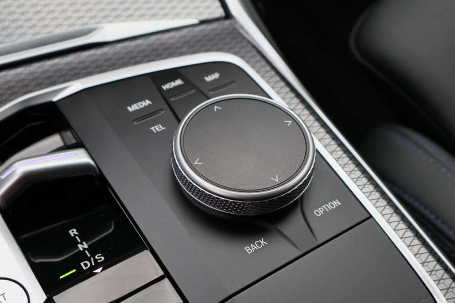 BMW 3 Serie Touring 320e M Sport Leder/Alcantara, Virtual Cockpit, LED, Elek. trekhaak, Apple Carplay, 18"