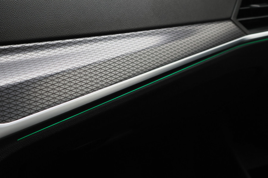 BMW 3 Serie Touring 320e M Sport Leder/Alcantara, Virtual Cockpit, LED, Elek. trekhaak, Apple Carplay, 18"