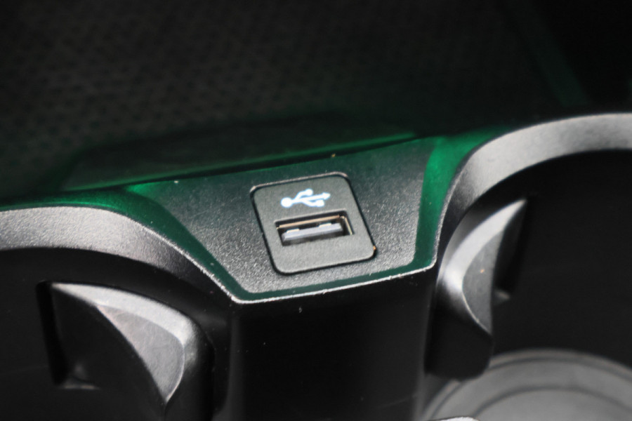 BMW 3 Serie Touring 320e M Sport Leder/Alcantara, Virtual Cockpit, LED, Elek. trekhaak, Apple Carplay, 18"