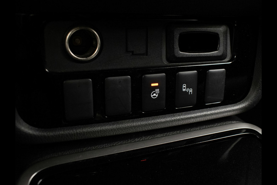 Mitsubishi Outlander 2.0 Instyle Sport (APPLE CARPLAY,NAVI,CAMERA,360 VIEW,STOEL/STUUR VERWARMING,CLIMATE,CRUISE,LM VELGEN)