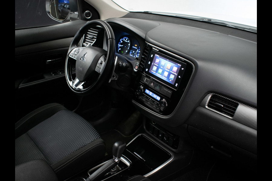 Mitsubishi Outlander 2.0 Instyle Sport (APPLE CARPLAY,NAVI,CAMERA,360 VIEW,STOEL/STUUR VERWARMING,CLIMATE,CRUISE,LM VELGEN)