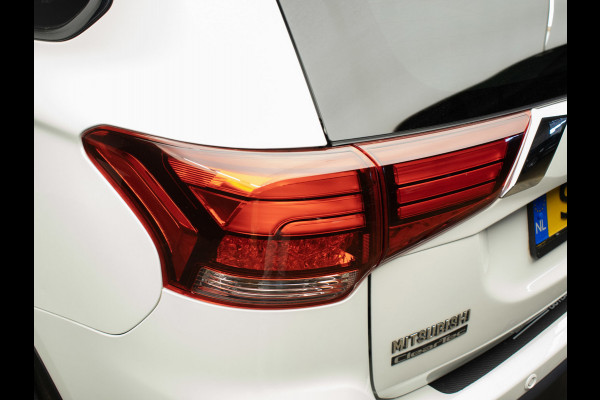 Mitsubishi Outlander 2.0 Instyle Sport (APPLE CARPLAY,NAVI,CAMERA,360 VIEW,STOEL/STUUR VERWARMING,CLIMATE,CRUISE,LM VELGEN)