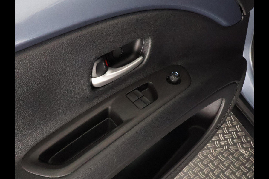 Toyota Aygo X 1.0 VVT-i S-CVT Undercover Jun Takahashi | JBL-Audio | Stoelverwarming | Parkeersensoren voor & achter |