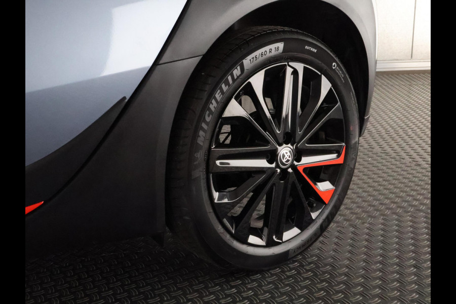 Toyota Aygo X 1.0 VVT-i S-CVT Undercover Jun Takahashi | JBL-Audio | Stoelverwarming | Parkeersensoren voor & achter |