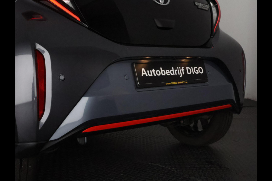 Toyota Aygo X 1.0 VVT-i S-CVT Undercover Jun Takahashi | JBL-Audio | Stoelverwarming | Parkeersensoren voor & achter |