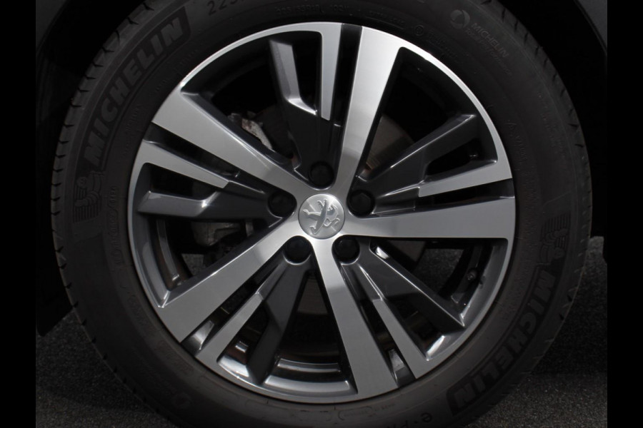 Peugeot 3008 1.2 110pk Turbo Automaat Allure Climate control Adaptive cruise control Achteruitrijd camera Parkeersensoren Verwarmde voorstoelen LED Navigatie Apple Carplay/ Android Auto