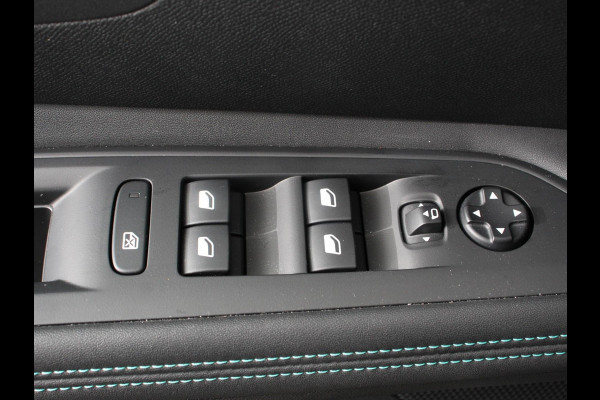 Peugeot 3008 1.2 110pk Turbo Automaat Allure Climate control Adaptive cruise control Achteruitrijd camera Parkeersensoren Verwarmde voorstoelen LED Navigatie Apple Carplay/ Android Auto