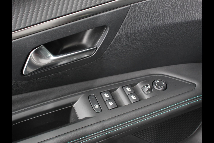 Peugeot 3008 1.2 110pk Turbo Automaat Allure Climate control Adaptive cruise control Achteruitrijd camera Parkeersensoren Verwarmde voorstoelen LED Navigatie Apple Carplay/ Android Auto