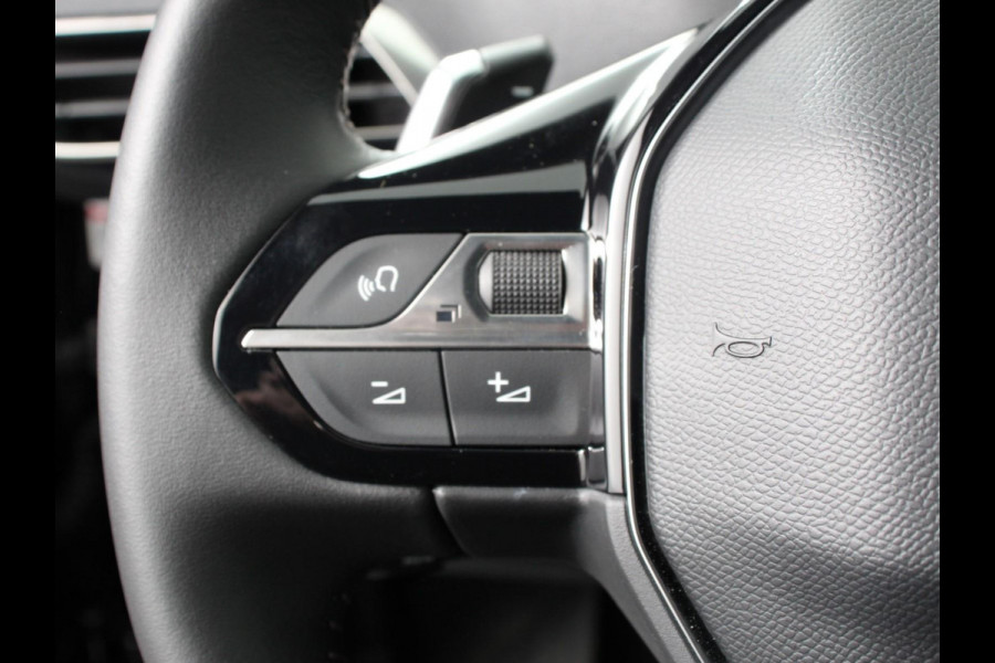 Peugeot 3008 1.2 110pk Turbo Automaat Allure Climate control Adaptive cruise control Achteruitrijd camera Parkeersensoren Verwarmde voorstoelen LED Navigatie Apple Carplay/ Android Auto