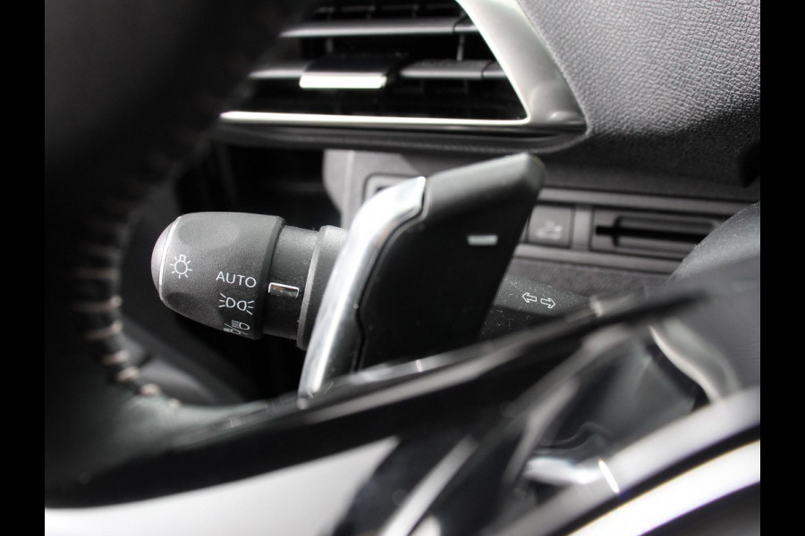 Peugeot 3008 1.2 110pk Turbo Automaat Allure Climate control Adaptive cruise control Achteruitrijd camera Parkeersensoren Verwarmde voorstoelen LED Navigatie Apple Carplay/ Android Auto