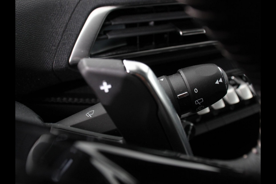 Peugeot 3008 1.2 110pk Turbo Automaat Allure Climate control Adaptive cruise control Achteruitrijd camera Parkeersensoren Verwarmde voorstoelen LED Navigatie Apple Carplay/ Android Auto
