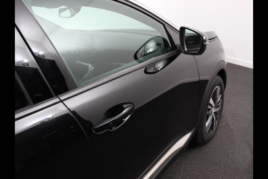 Peugeot 3008 1.2 110pk Turbo Automaat Allure Climate control Adaptive cruise control Achteruitrijd camera Parkeersensoren Verwarmde voorstoelen LED Navigatie Apple Carplay/ Android Auto