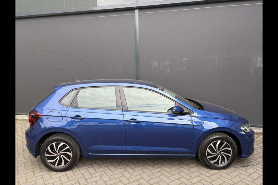 Volkswagen Polo 1.0 TSI Life  Airco - Apple carplay - Navigatie - Cruise control - Bluetooth - Licht metalen velgen 15 inch - Led verlichting - Elektrische ramen - Radio - Start/stop systeem - Stuur l