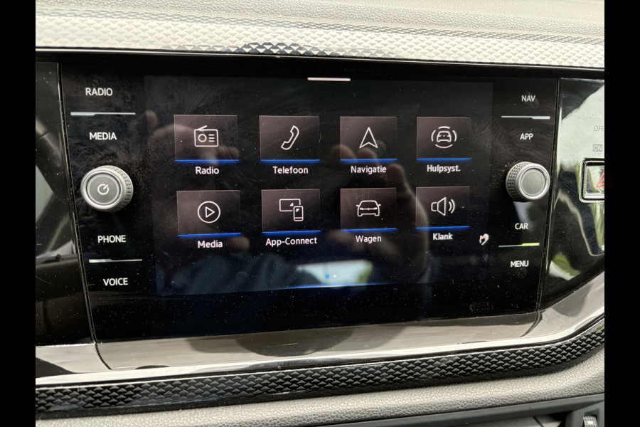 Volkswagen Polo 1.0 TSI Life  Airco - Apple carplay - Navigatie - Cruise control - Bluetooth - Licht metalen velgen 15 inch - Led verlichting - Elektrische ramen - Radio - Start/stop systeem - Stuur l