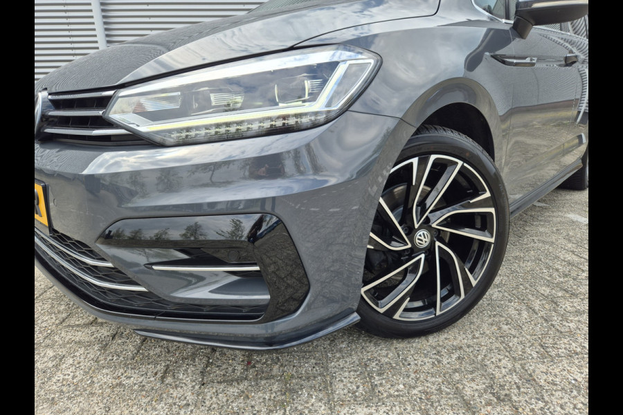Volkswagen Touran 1.5 TSI R-Line Exclusive 7p,afn.Trekhaak,Navigatie,parkeersensoren/Camera,stoelverwarming,