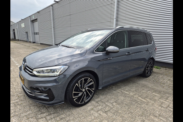 Volkswagen Touran 1.5 TSI R-Line Exclusive 7p,afn.Trekhaak,Navigatie,parkeersensoren/Camera,stoelverwarming,