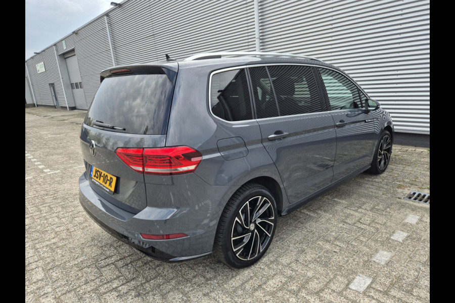 Volkswagen Touran 1.5 TSI R-Line Exclusive 7p,afn.Trekhaak,Navigatie,parkeersensoren/Camera,stoelverwarming,