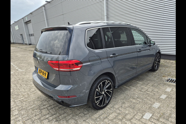 Volkswagen Touran 1.5 TSI R-Line Exclusive 7p,afn.Trekhaak,Navigatie,parkeersensoren/Camera,stoelverwarming,