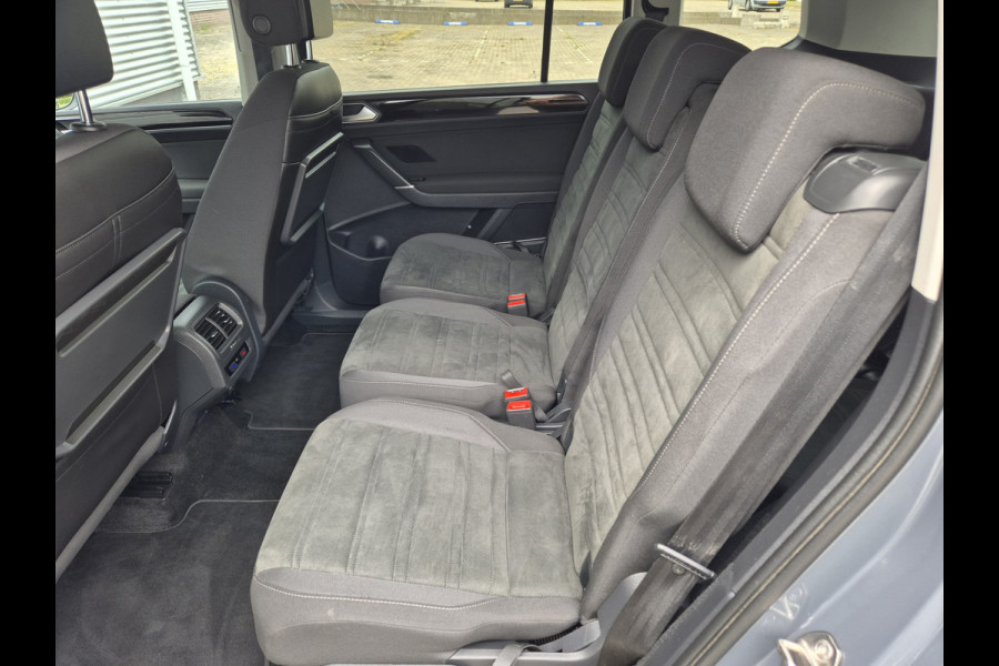 Volkswagen Touran 1.5 TSI R-Line Exclusive 7p,afn.Trekhaak,Navigatie,parkeersensoren/Camera,stoelverwarming,