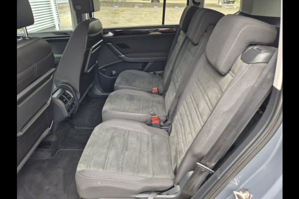 Volkswagen Touran 1.5 TSI R-Line Exclusive 7p,afn.Trekhaak,Navigatie,parkeersensoren/Camera,stoelverwarming,
