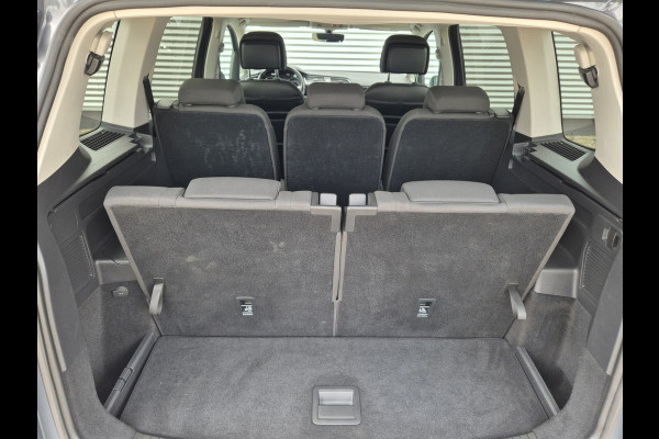 Volkswagen Touran 1.5 TSI R-Line Exclusive 7p,afn.Trekhaak,Navigatie,parkeersensoren/Camera,stoelverwarming,