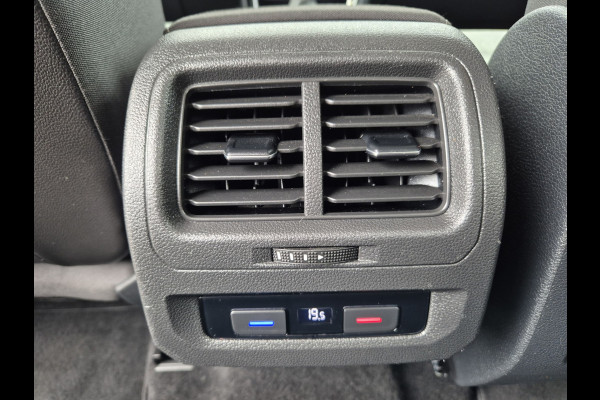 Volkswagen Touran 1.5 TSI R-Line Exclusive 7p,afn.Trekhaak,Navigatie,parkeersensoren/Camera,stoelverwarming,