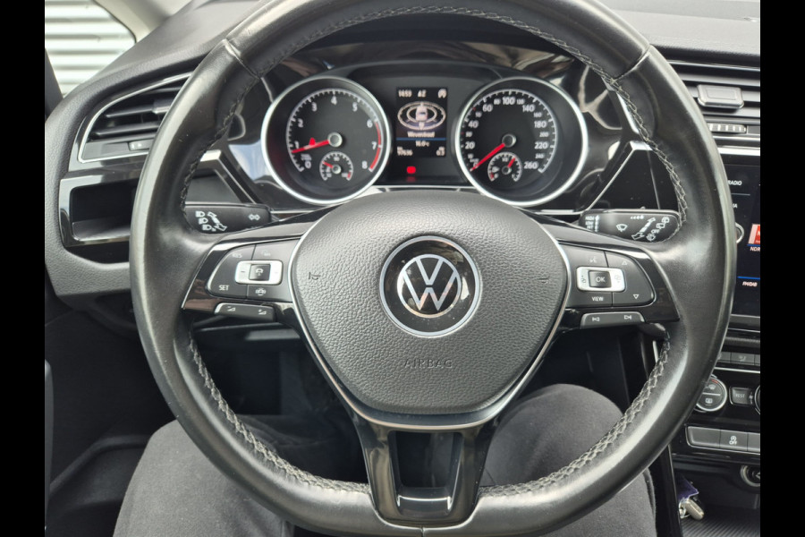 Volkswagen Touran 1.5 TSI R-Line Exclusive 7p,afn.Trekhaak,Navigatie,parkeersensoren/Camera,stoelverwarming,